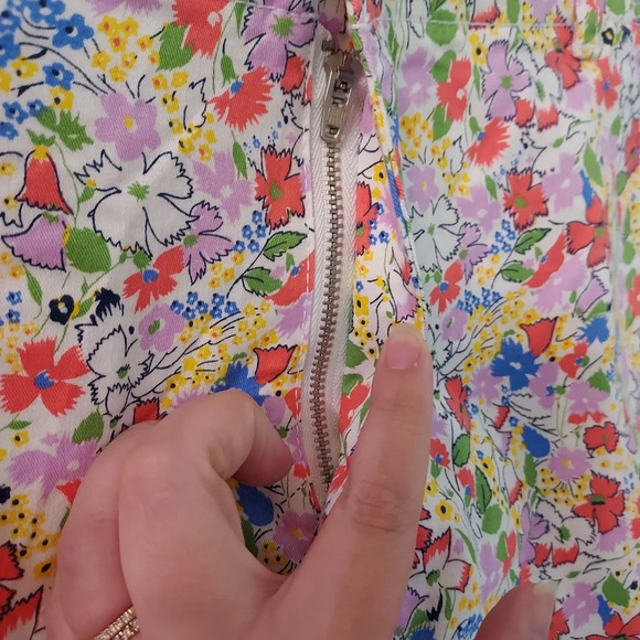 Gap - Gap for Good Multicolor Floral 5" Cotton Blend Shorts in Size 14 - Picture 5 of 16